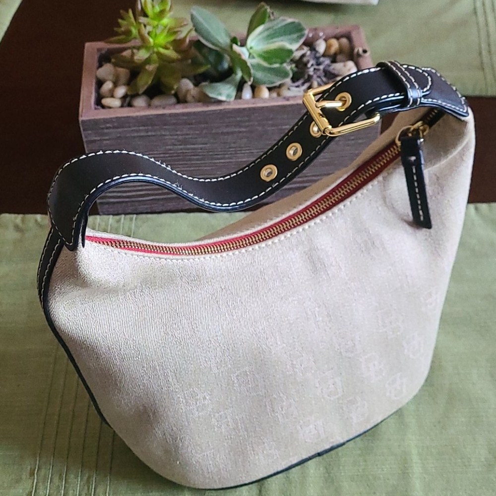 Dooney&Bourke Vintage Light Brown Signature Hobo